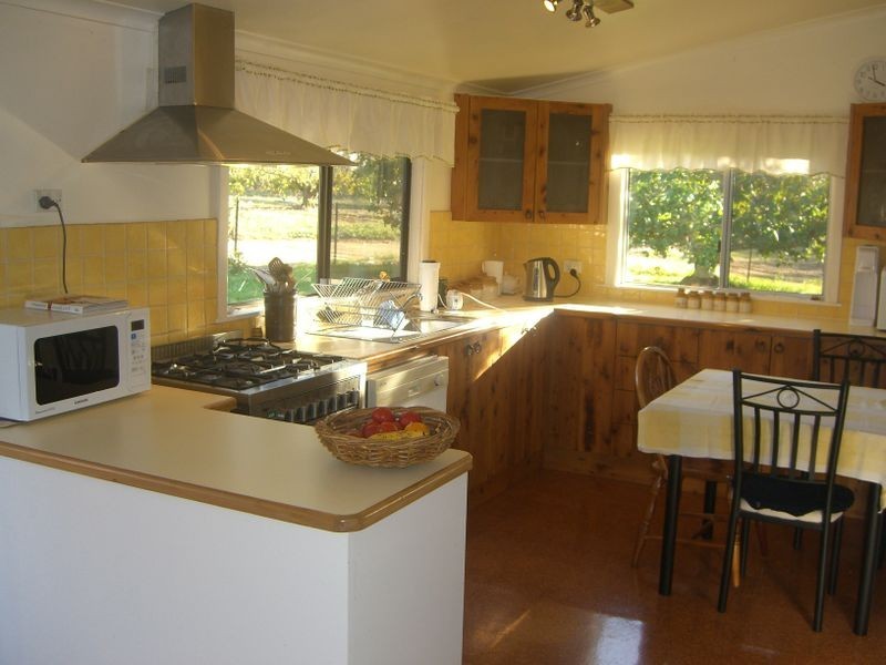 5 Pine Rd, Young NSW 2594