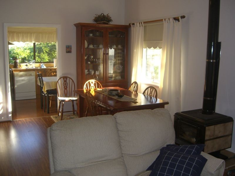 5 Pine Rd, Young NSW 2594