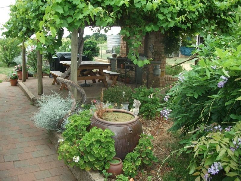 5 Pine Rd, Young NSW 2594