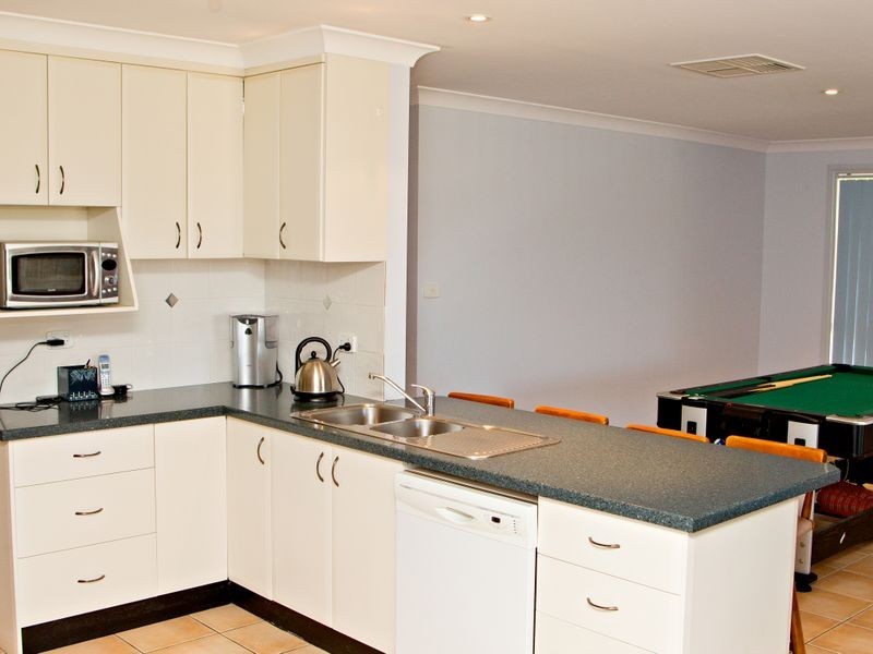 17 Mathew Crescent, Young NSW 2594