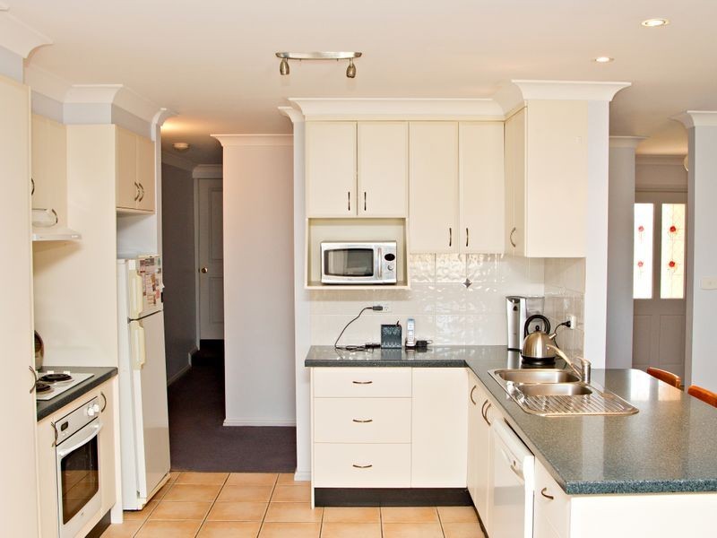 17 Mathew Crescent, Young NSW 2594