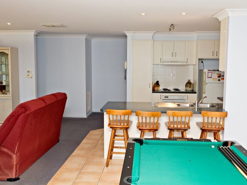 17 Mathew Crescent, Young NSW 2594