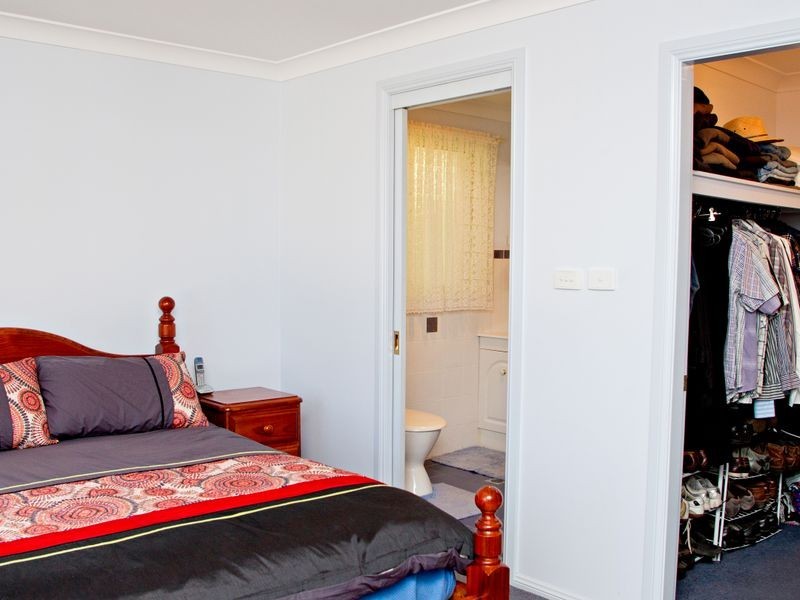 17 Mathew Crescent, Young NSW 2594