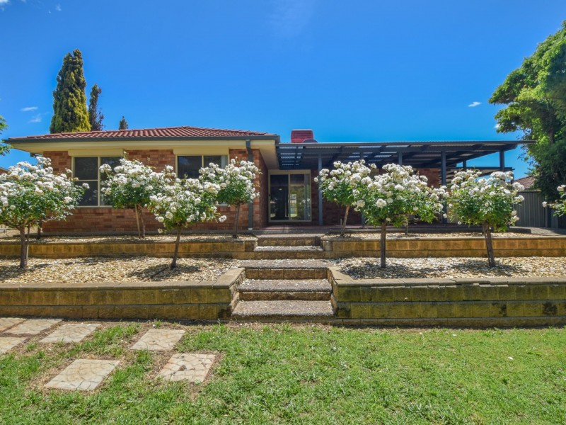 14 Hargreaves Crescent, Young NSW 2594