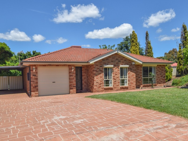 14 Hargreaves Crescent, Young NSW 2594