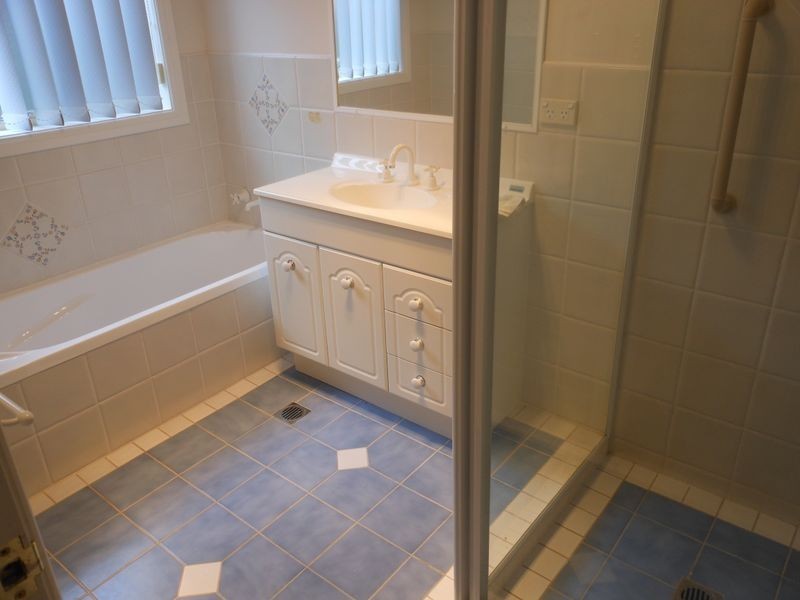 10/3A Sam Place, Young NSW 2594