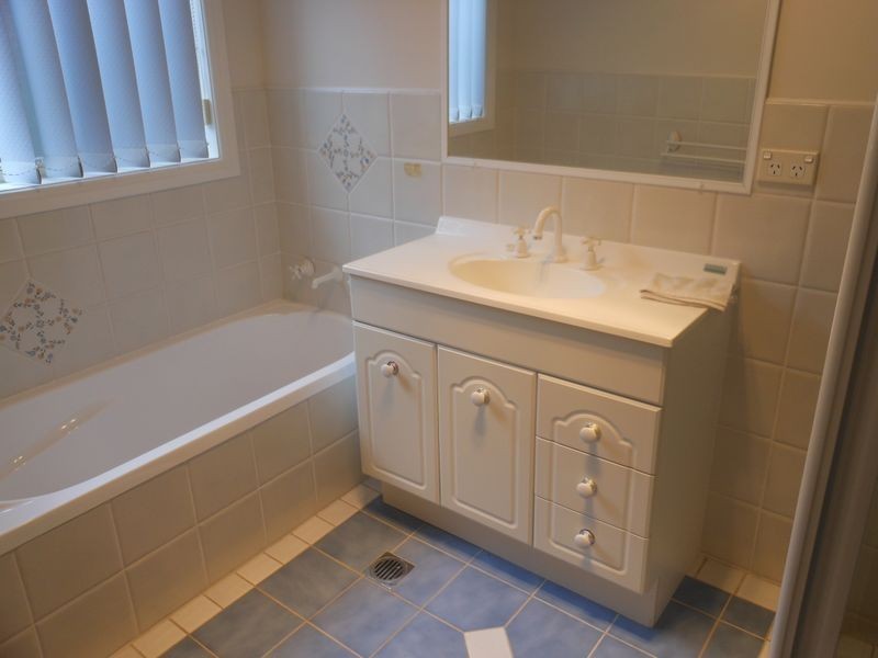 10/3A Sam Place, Young NSW 2594