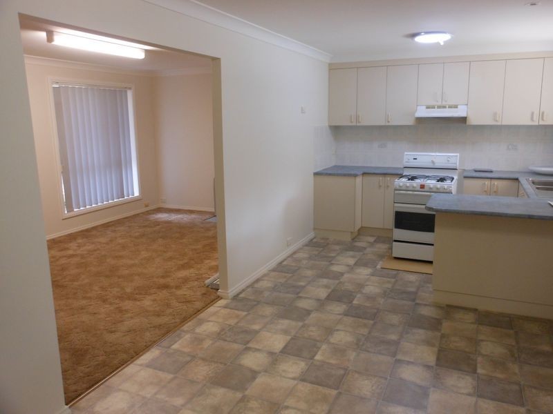 10/3A Sam Place, Young NSW 2594