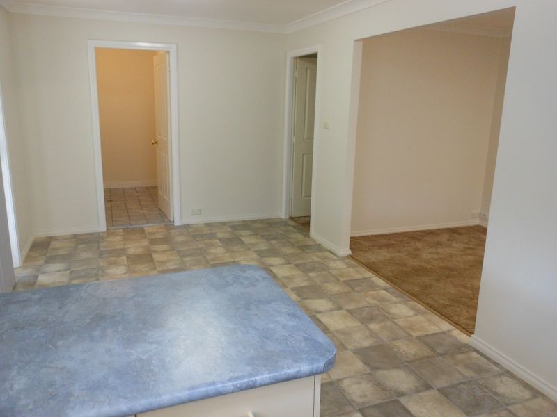 10/3A Sam Place, Young NSW 2594