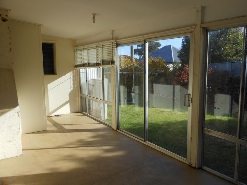 15 Spring Street, Young NSW 2594