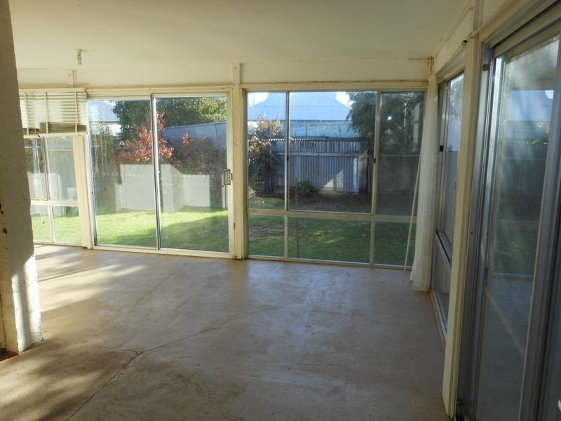 15 Spring Street, Young NSW 2594