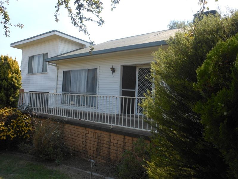 11 Boothby Street, Young NSW 2594