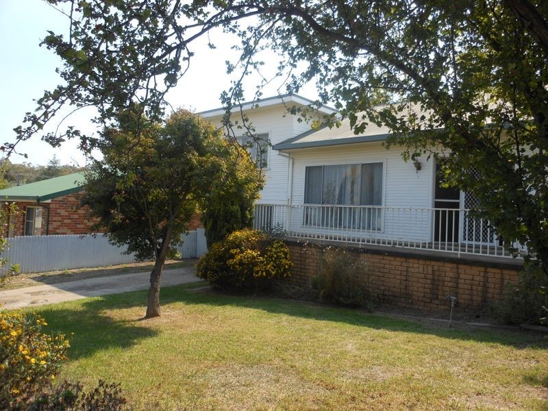 11 Boothby Street, Young NSW 2594