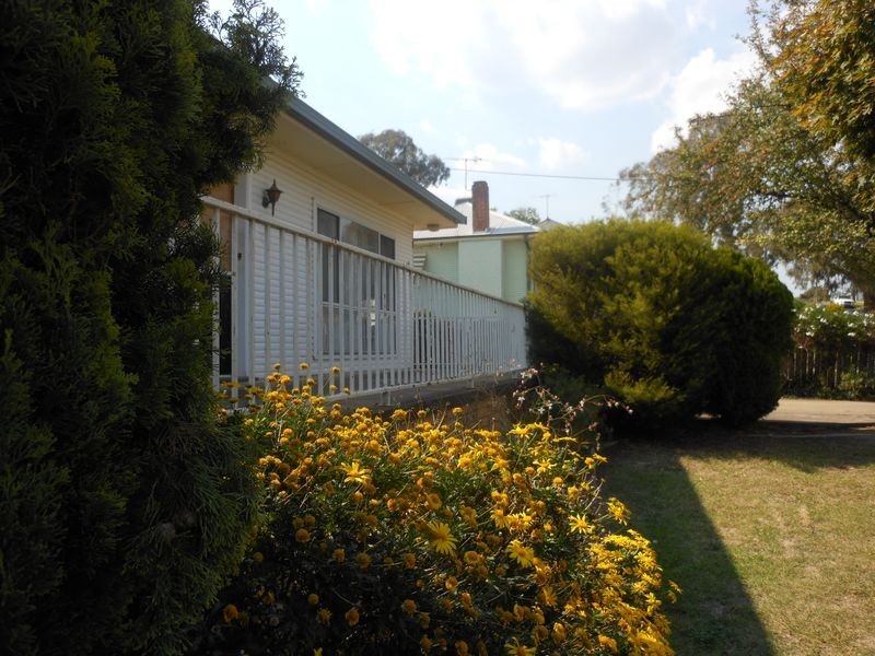 11 Boothby Street, Young NSW 2594