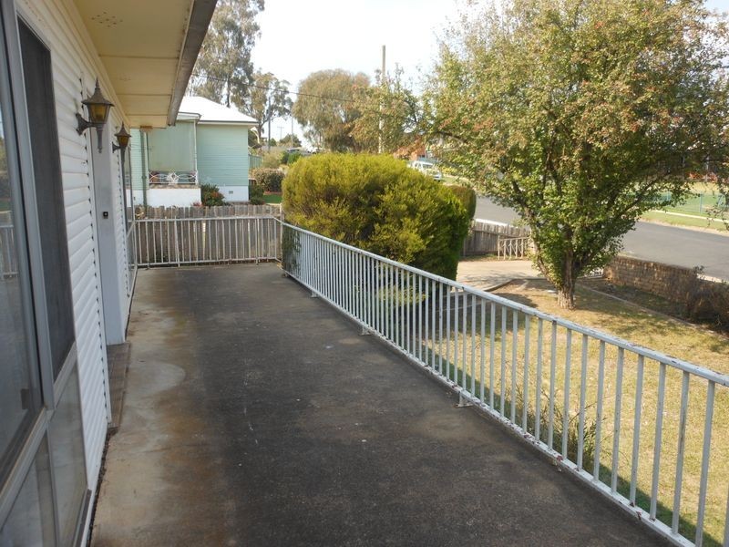 11 Boothby Street, Young NSW 2594