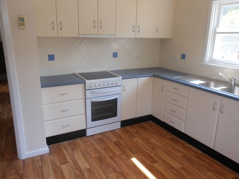 11 Boothby Street, Young NSW 2594