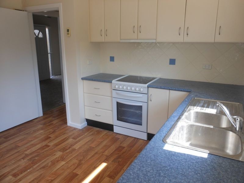 11 Boothby Street, Young NSW 2594