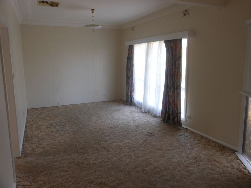 11 Boothby Street, Young NSW 2594