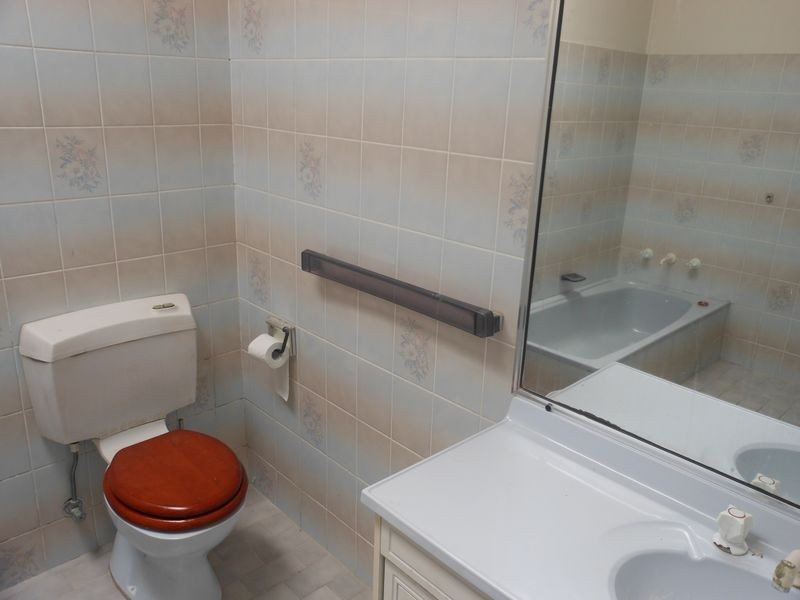 11 Boothby Street, Young NSW 2594