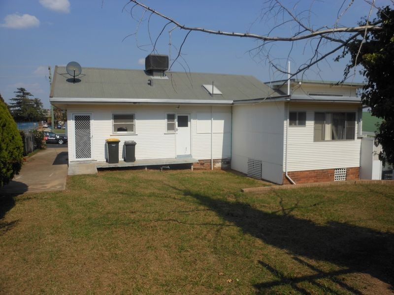 11 Boothby Street, Young NSW 2594