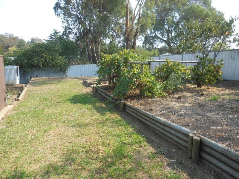 11 Boothby Street, Young NSW 2594