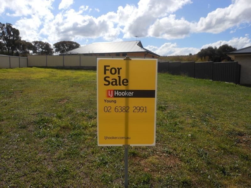 3 Hargreaves Crescent, Young NSW 2594