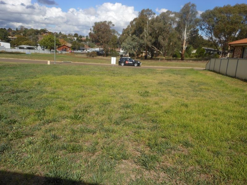 3 Hargreaves Crescent, Young NSW 2594