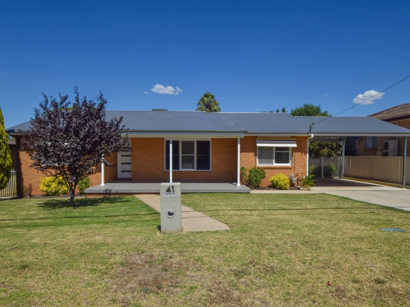 41 Fontenoy Street, Young NSW 2594