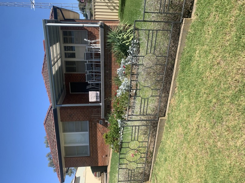 20 Karabah Ave, Young NSW 2594