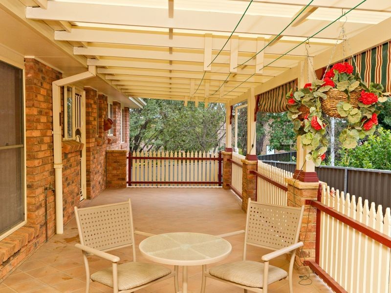 64 Fontenoy Street, Young NSW 2594