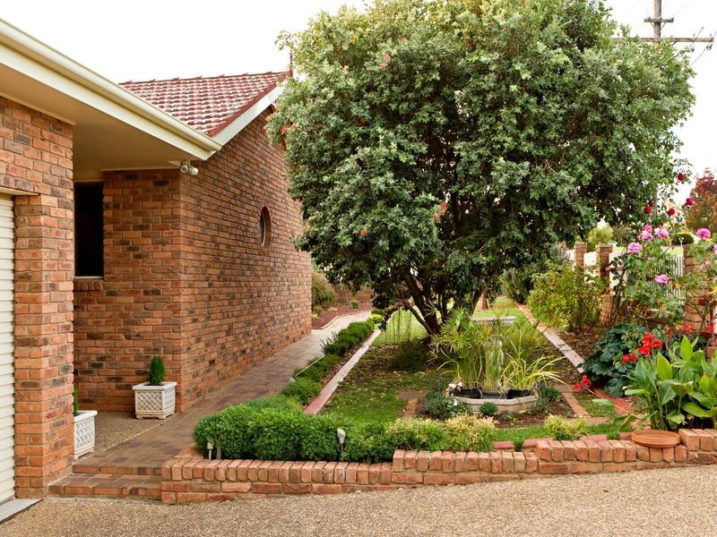 64 Fontenoy Street, Young NSW 2594