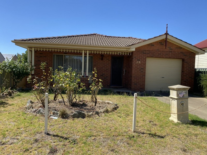 29 Gordon Street, Young NSW 2594