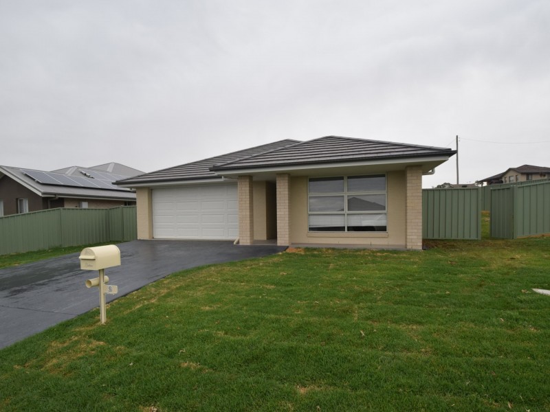2 Francis Place, Young NSW 2594