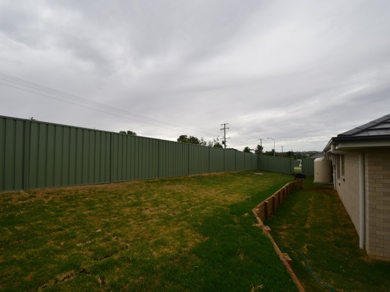 2 Francis Place, Young NSW 2594