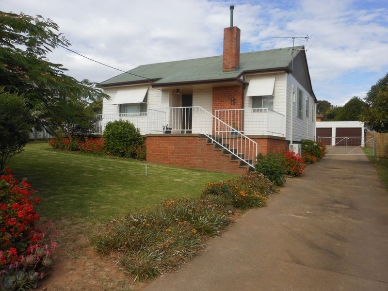 18 Taylor Road, Young NSW 2594