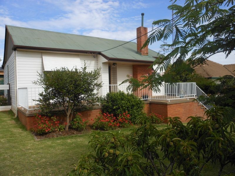 18 Taylor Road, Young NSW 2594