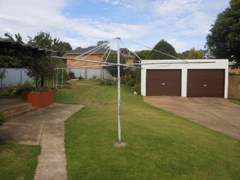 18 Taylor Road, Young NSW 2594