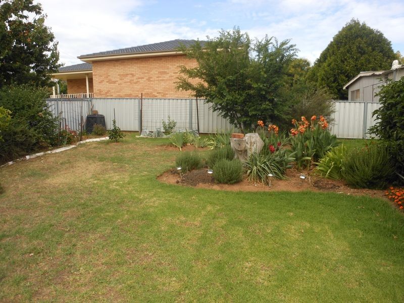 18 Taylor Road, Young NSW 2594