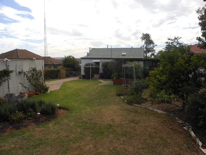 18 Taylor Road, Young NSW 2594