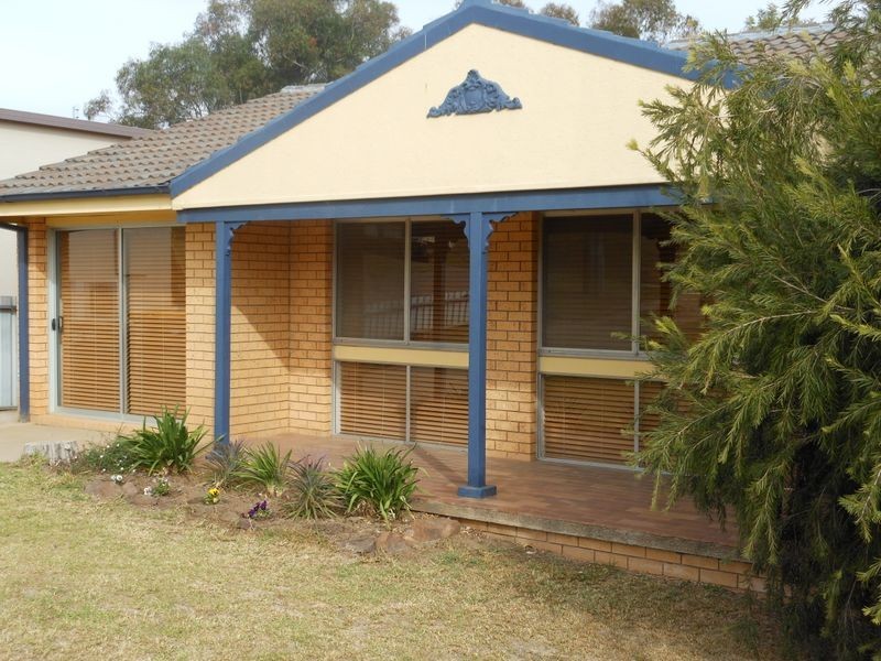 136 Edwards Street, Young NSW 2594