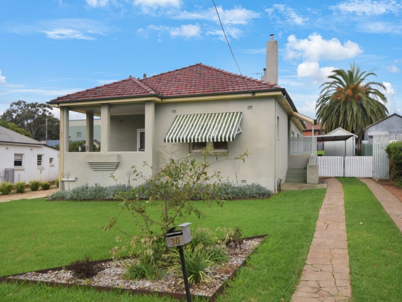 30 McLerie Street, Young NSW 2594