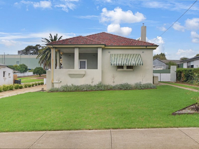 30 McLerie Street, Young NSW 2594