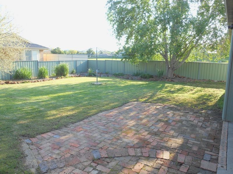 7 Jimmy Noonan Place, Young NSW 2594