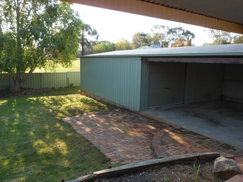 7 Jimmy Noonan Place, Young NSW 2594