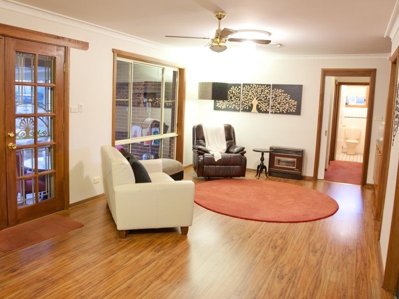15 Petticoat Lane, Young NSW 2594