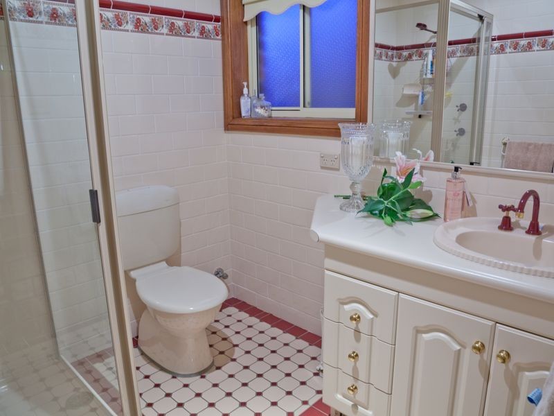 15 Petticoat Lane, Young NSW 2594
