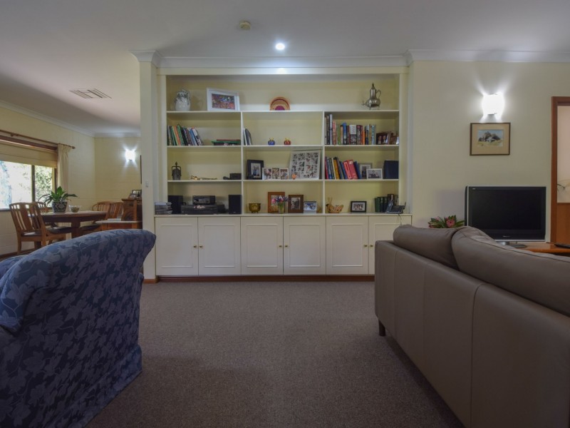 70 Pitstone Road, Young NSW 2594