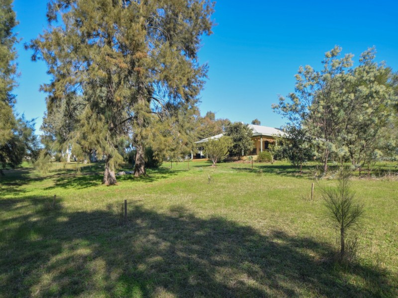 70 Pitstone Road, Young NSW 2594