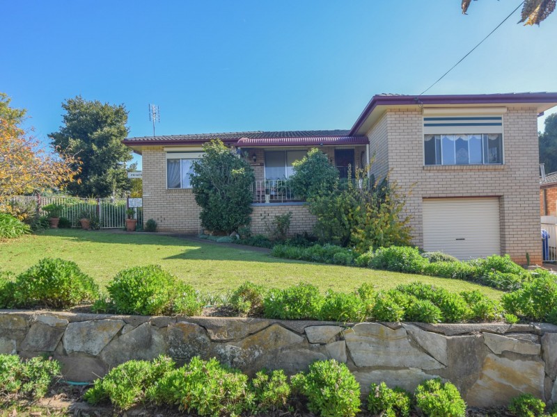1 Crichton Crescent, Young NSW 2594
