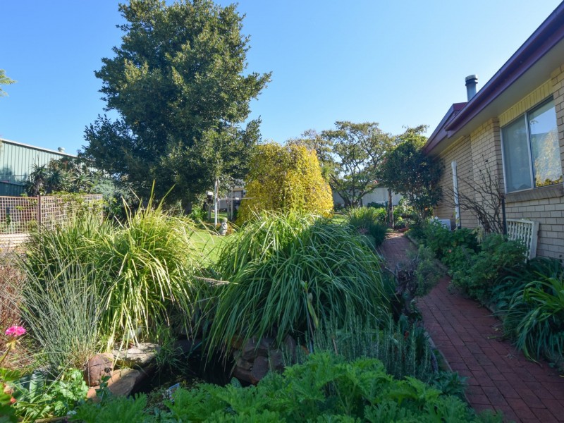 1 Crichton Crescent, Young NSW 2594